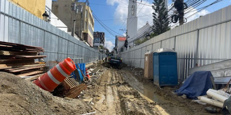 Comerciantes denuncian Calle del Sol en Santiago no estará lista en diciembre como se prometió