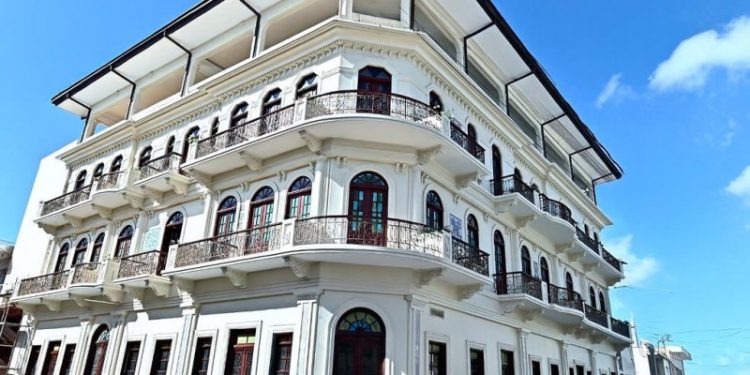 El emblemático Hotel Mercedes renace como faro Cultural en Santiago