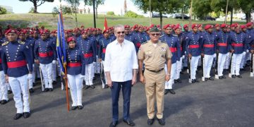 Abinader encabeza actos en Ministerio de Defensa, feria de préstamos y cena navideña