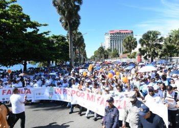 Invitan a las familias a mantener a Cristo como centro del hogar