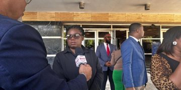 Familia denuncia a colegio por muerte de niña en Santiago