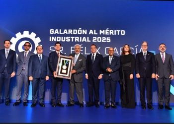 El empresario y presidente del Grupo Linda Félix García, recibe el galardón Mérito Industrial