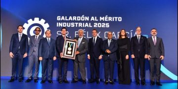 El empresario y presidente del Grupo Linda Félix García, recibe el galardón Mérito Industrial