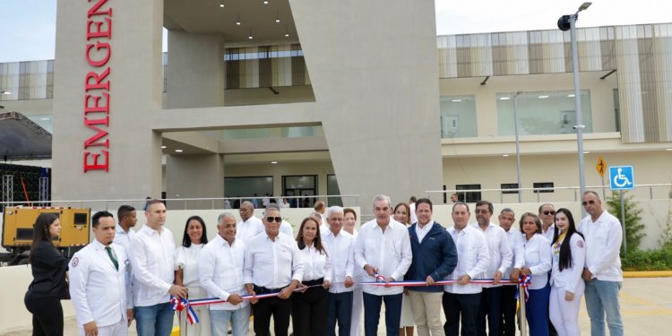 Presidente Abinader entrega moderno Hospital Regional Universitario Dr. Ángel María Gatón con 329 camas, que transforma la atención en salud en el Nordeste