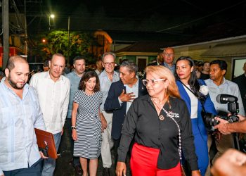 Alcaldía de Santiago recibe a la gobernadora de Nueva York, Kathy Hochul, en visita oficial