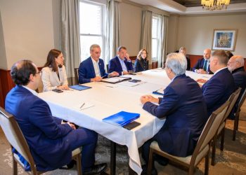 Presidente Abinader inicia agenda en San José con reunión bilateral junto al CEO de Mysilicon Compass Ian Steff