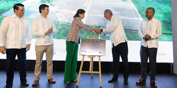 RD impulsa su transición energética; Raquel Peña encabeza inauguración de la planta fotovoltaica más grande del Caribe
