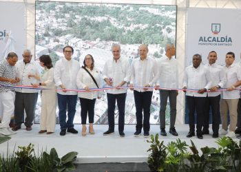 Alcalde Ulises Rodríguez entregó este sábado techados polideportivos en Yaguita de Pastor y Rafey, con la presencia del presidente Luis Abinader