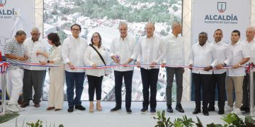 Alcalde Ulises Rodríguez entregó este sábado techados polideportivos en Yaguita de Pastor y Rafey, con la presencia del presidente Luis Abinader