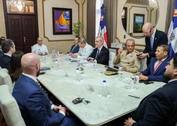 Presidente Abinader recibe al secretario de Defensa de EE. UU., Pete Hegseth en el Palacio Nacional