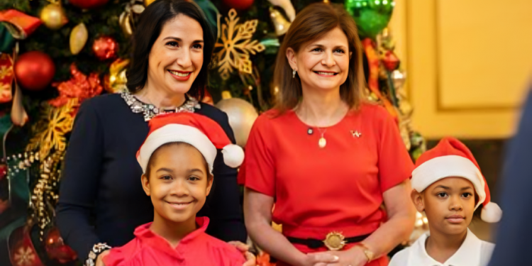 Vicepresidenta Peña y primera dama Arbaje dan la bienvenida oficial a la Navidad