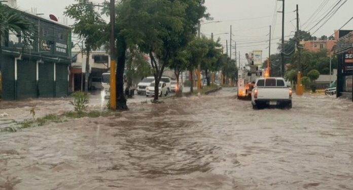 ¡No guarden el paraguas! En la tarde caerán lluvias por vaguada, según Indomet