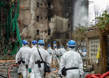 Arrestan 14 personas por incendio que dejó 151 muertos en Hong Kong