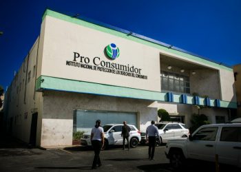 Pro Consumidor advierte a comercios “solo se debe aceptar una tarjeta del bono navideño por persona”