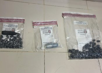 Arrestan en el AILA a mujer que iba a Francia con 138 bolsitas de cocaína