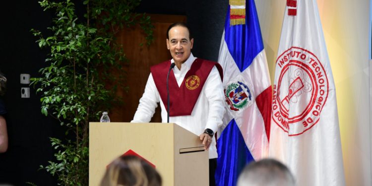 Nuevo rector de Intec asume con la mira puesta en la Inteligencia Articial