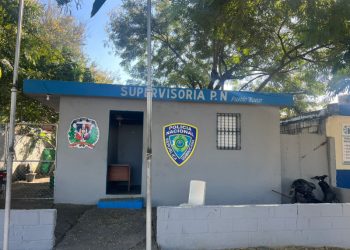 Niñas detenidas en Santiago permanecen en celda con adultas