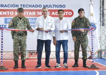 Presidente Abinader y ministro Cruz inauguran techado en campamento militar