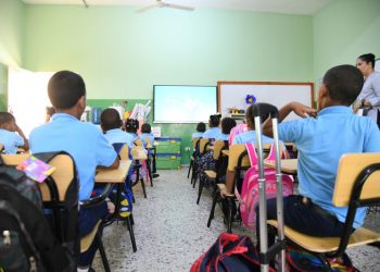 Colectivo ciudadano revela más de medio millón de niños está fuera del sistema escolar