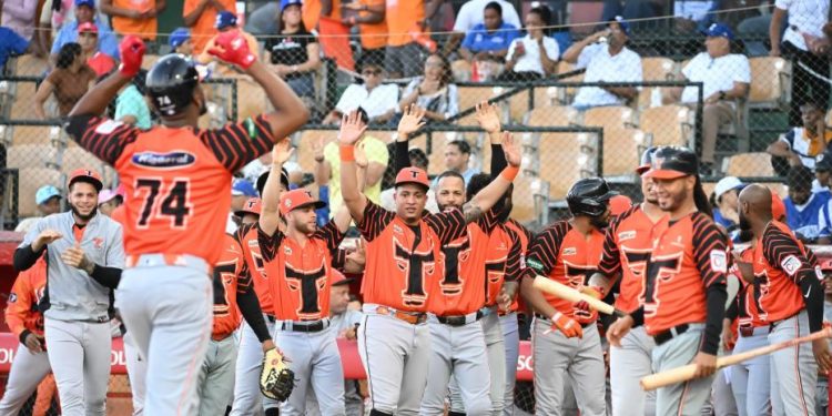 Toros derrotan al Licey y se acercan a la clasificación