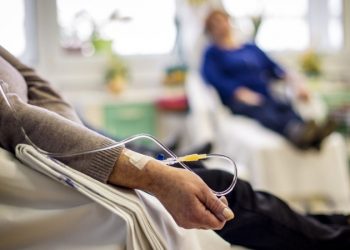 Más de 500 personas con cáncer afectadas por crisis Senasa