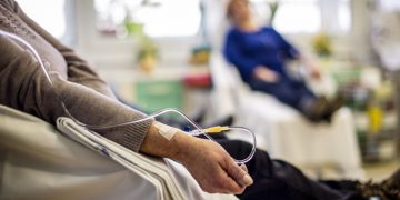 Más de 500 personas con cáncer afectadas por crisis Senasa