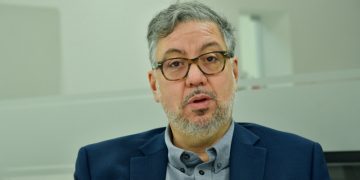 “Es peligroso que deleguemos nuestra capacidad”: Boris Muñoz alerta sobre la inteligencia artificial