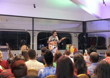 José Duluc: el guardia del arsenal musical de Luis Días en el nuevo refugio cultural de Santiago