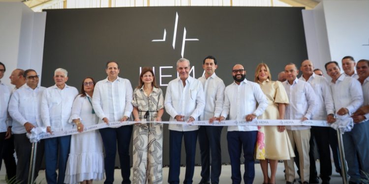 El presidente Abinader inaugura un conjunto de obras en Santiago