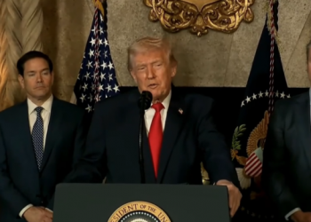 Petro es "un alborotador" y "más le vale andarse con cuidado" dice Trump