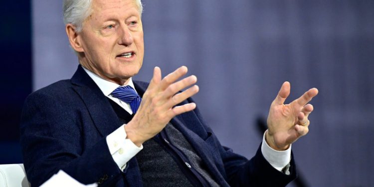 Bill Clinton pide publiquen papeles que lo relacionan con el caso Epstein