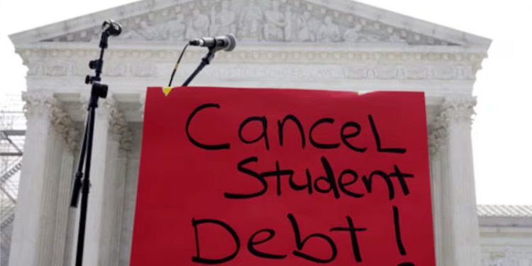 EE.UU. embargará en el 2026 los salarios de los deudores de préstamos estudiantiles