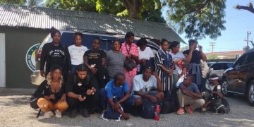 Ejército detiene a grupo de haitianos en condición migratoria irregular en Navarrete