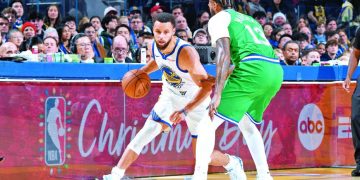 Stephen Curry anota 23 y los Warriors derrotan a los Mavericks