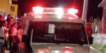 Tragedia en Baní: Madre e hijos graves tras ataque de agente de la DNCD en Villa Fundación