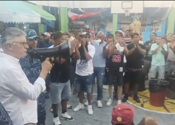 Roberto Santana destaca orden en cárceles de Baní