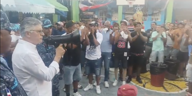 Roberto Santana destaca orden en cárceles de Baní