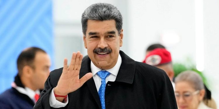 Maduro felicita la lealtad de sus Fuerzas Armadas