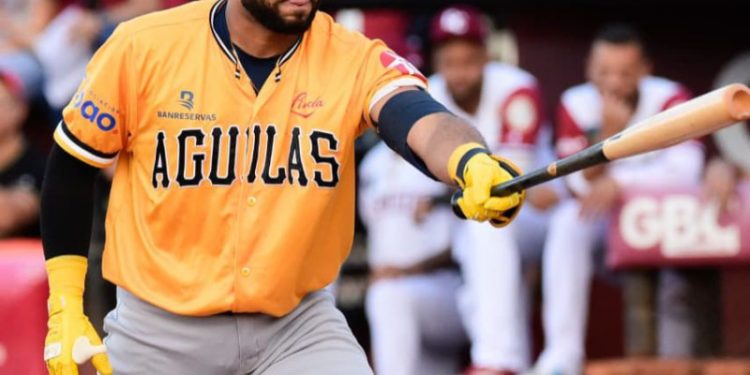 Águilas logran su primer triunfo del round robin contra los Gigantes