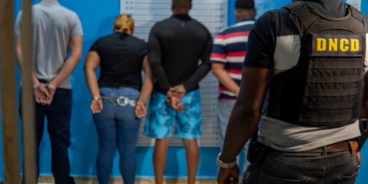 Arrestan otras cuatro personas vinculadas a decomiso de droga en el AILA