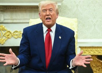 Aprobación Trump se desploma; critican manejo a la economía