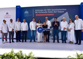 Presidente Abinader inaugura en Hato del Yaque de Santiago 180 viviendas que beneficiarán a cientos de familias y una escuela que favorecerá a 650 estudiantes