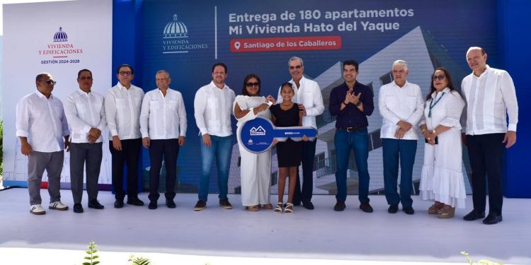 Presidente Abinader inaugura en Hato del Yaque de Santiago 180 viviendas que beneficiarán a cientos de familias y una escuela que favorecerá a 650 estudiantes