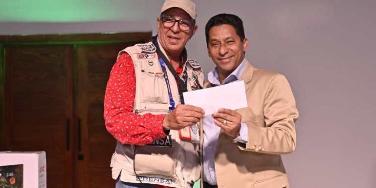 ACDS reúne a sus miembros en un Abrazo Navideño