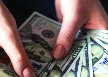 Entra en vigor impuesto de 1% a las remesas desde USA