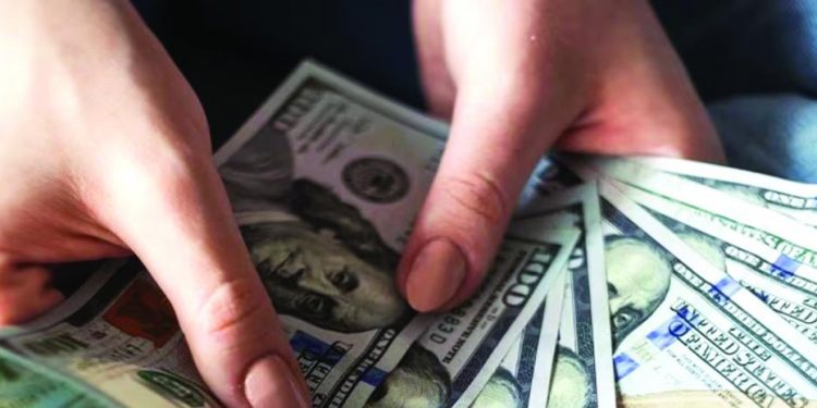 Entra en vigor impuesto de 1% a las remesas desde USA