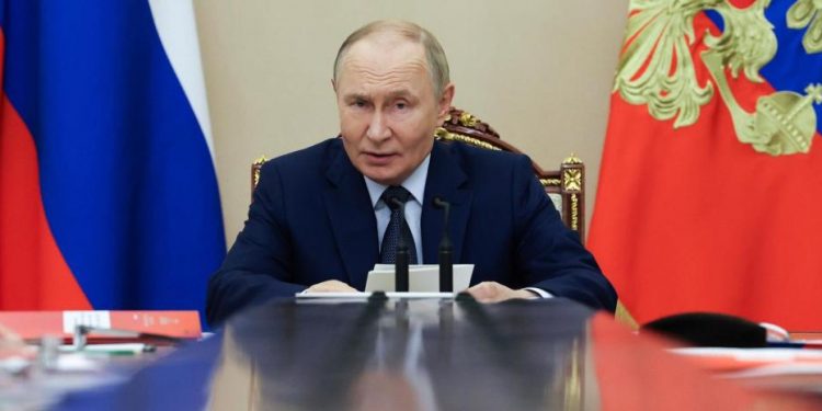 Rusia: "Exigimos una aclaración inmediata" del paradero de Maduro y su esposa