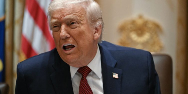 Trump sugiere que dejará a ExxonMobil "fuera" de Venezuela tras comentario de su CEO