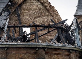 Ámsterdam: Un incendio devasta una iglesia durante Nochevieja