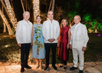 Abinader y Leonel visitan a Bill Clinton en Punta Cana